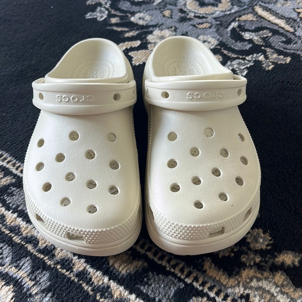 Crocs Platform Women’s 7, Beige